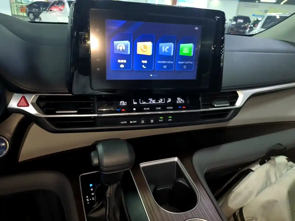 Toyota Granvia — миниатюра 13