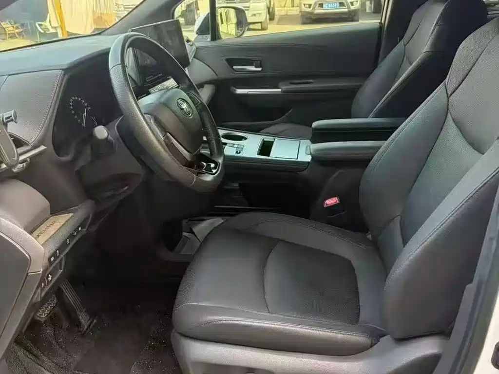 Toyota Sienna — миниатюра 4