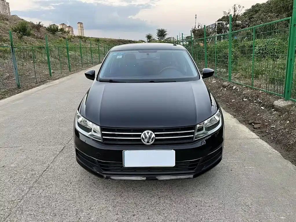 Volkswagen Santana — миниатюра 2
