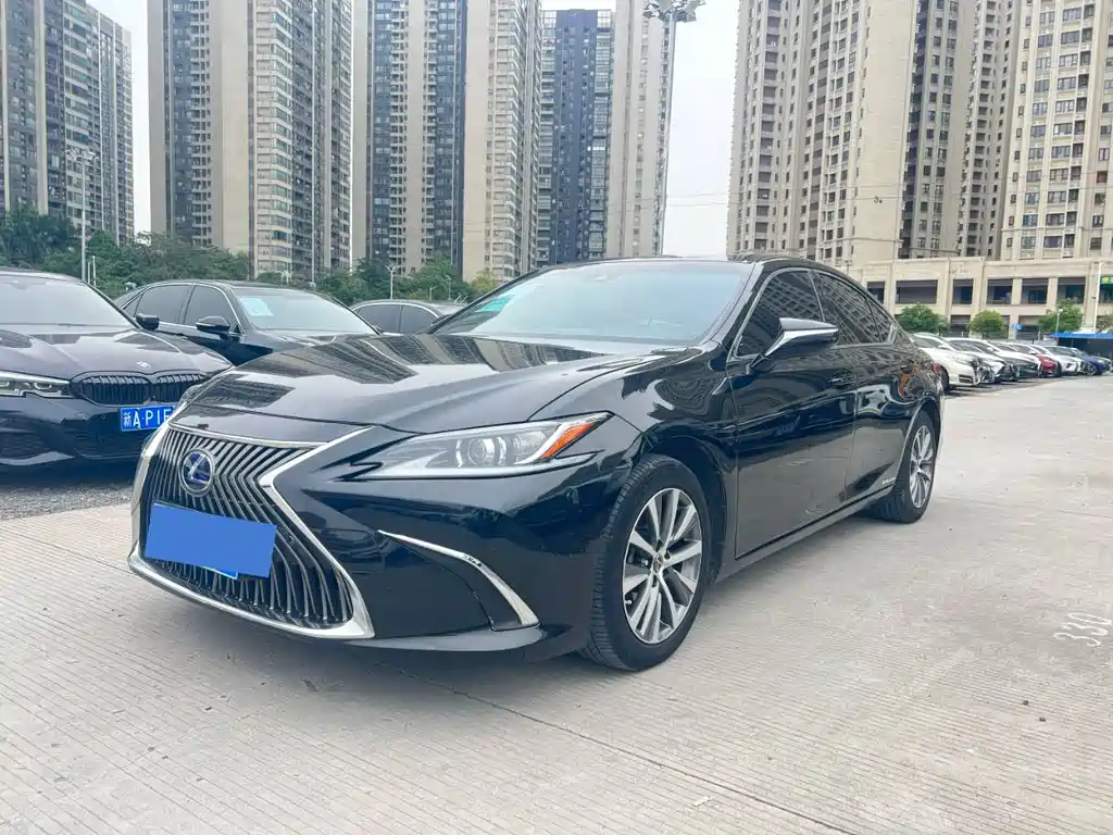 Lexus ES 2020