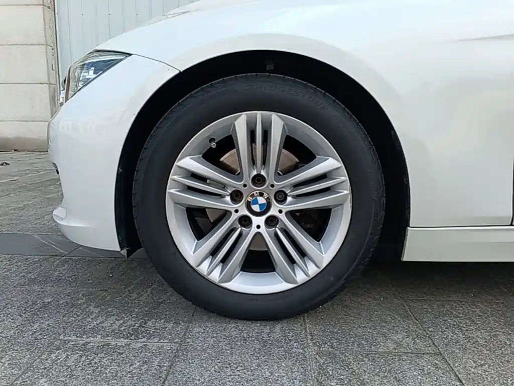 BMW 3 Series — миниатюра 23