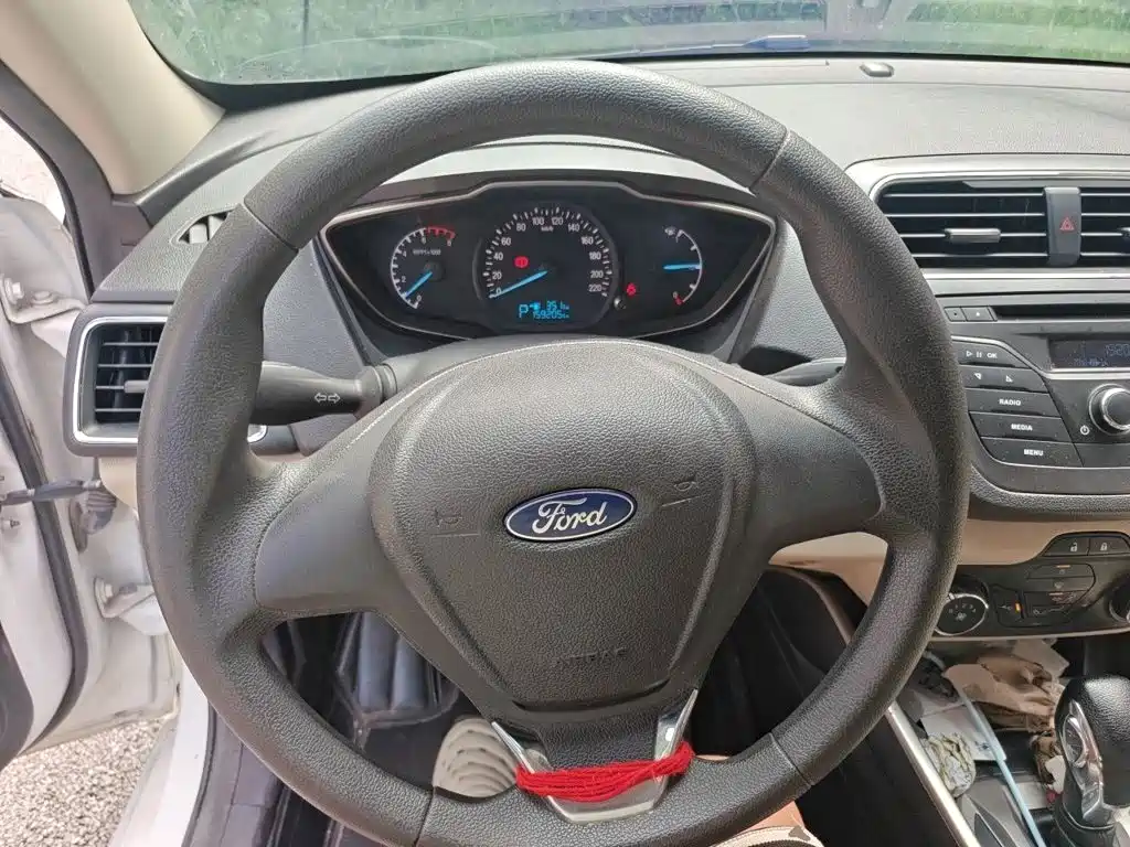 Ford Escort — миниатюра 11