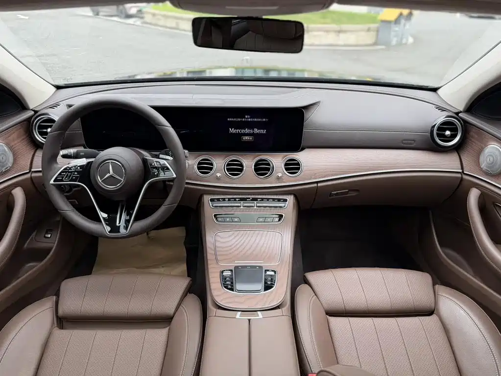 Mercedes-Benz E-Class — миниатюра 11