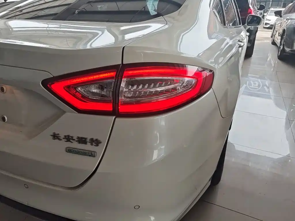 Ford Mondeo — миниатюра 8