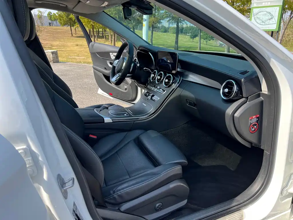 Mercedes-Benz C-Class — миниатюра 13