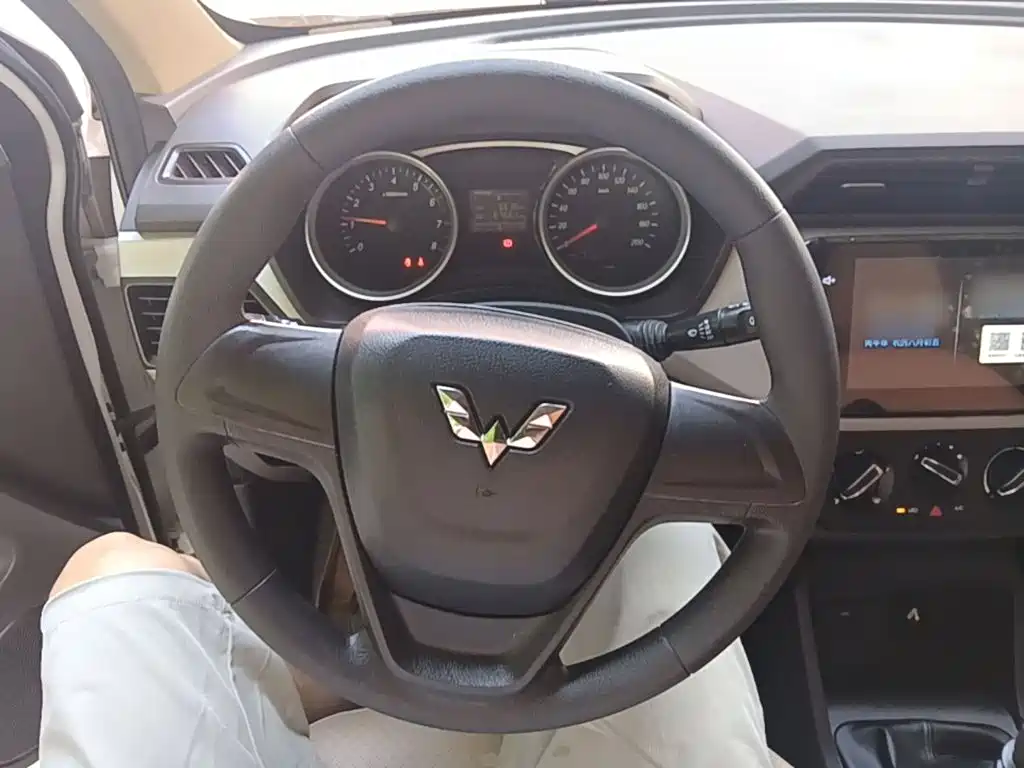 Wuling Hongguang — миниатюра 11