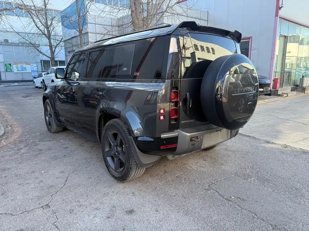 LAND ROVER DEFENDER
