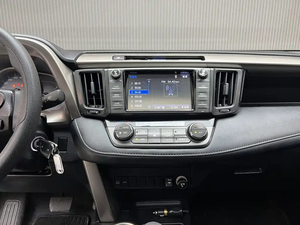 Toyota RAV4 — миниатюра 8