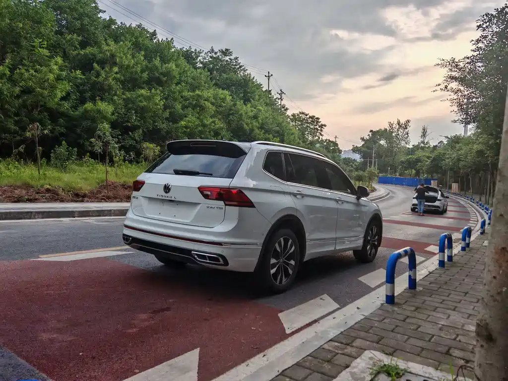 Volkswagen Tiguan L L 2024 330TSI AT R-Line