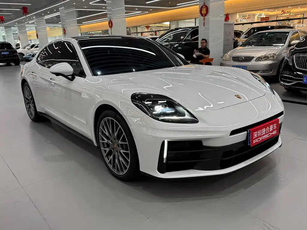 PORSCHE PANAMERA