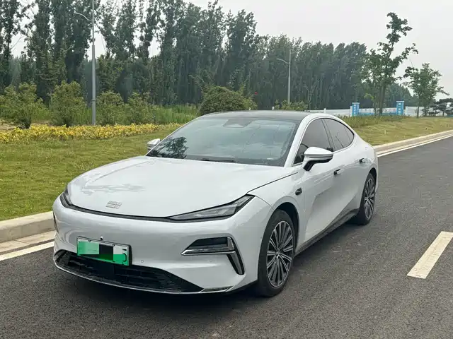 2025 Geely Galaxy Xingyao 8
