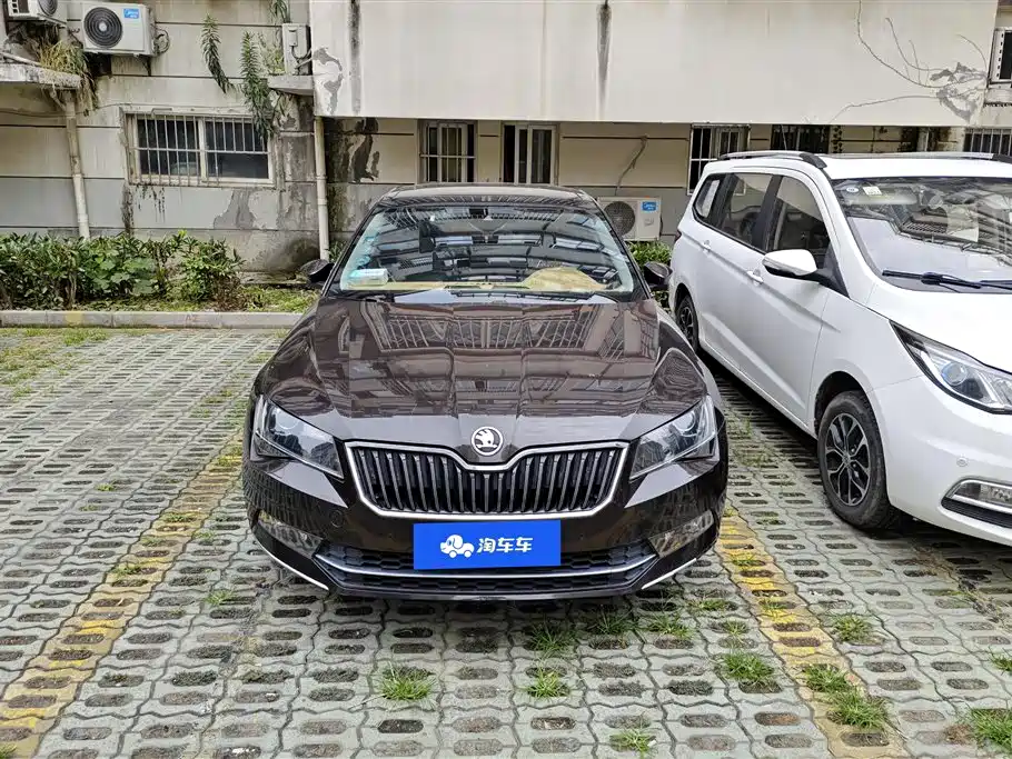 Skoda Superb 2016 TSI330 DSG