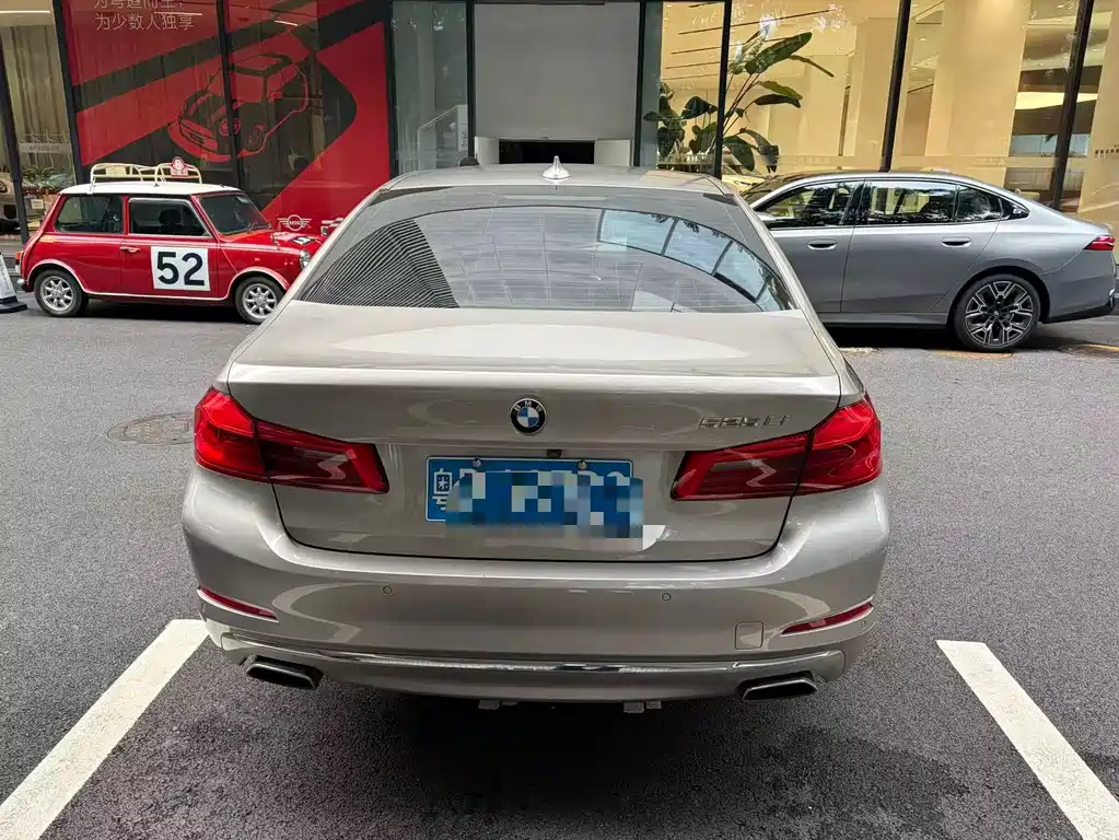 BMW 5 Series — миниатюра 3