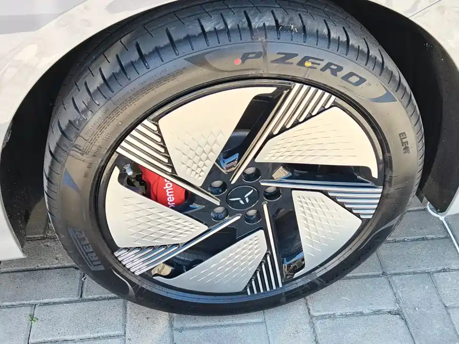 Hongqi Hongqi EH7 — миниатюра 6