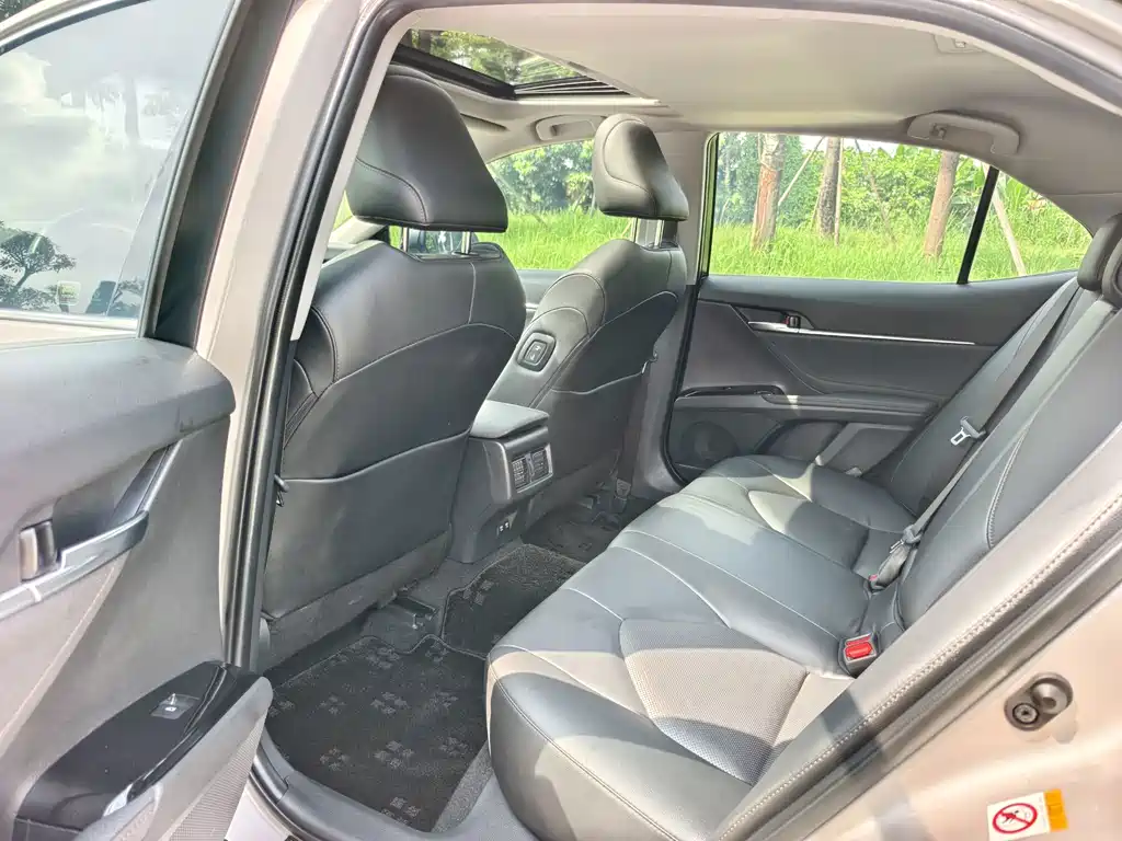Toyota Camry — миниатюра 5