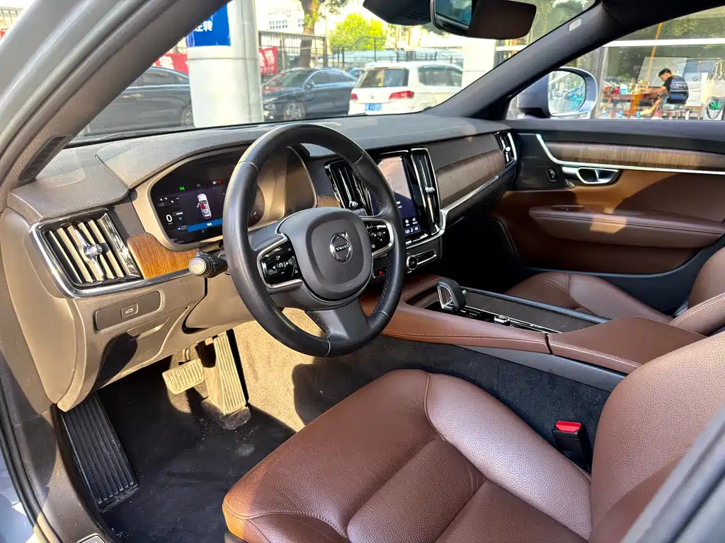 Volvo V90 2023 Cross Country B5 AWD