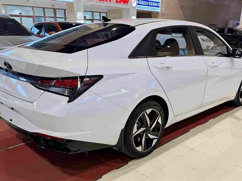 Hyundai Elantra — миниатюра 19