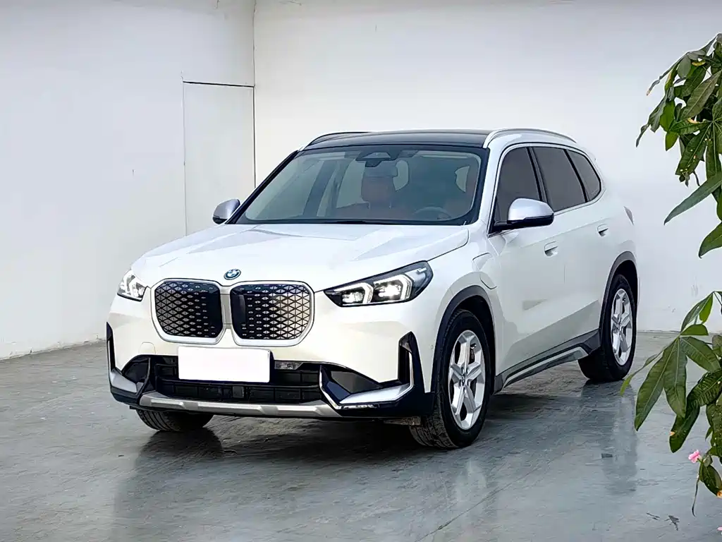 BMW iX1
