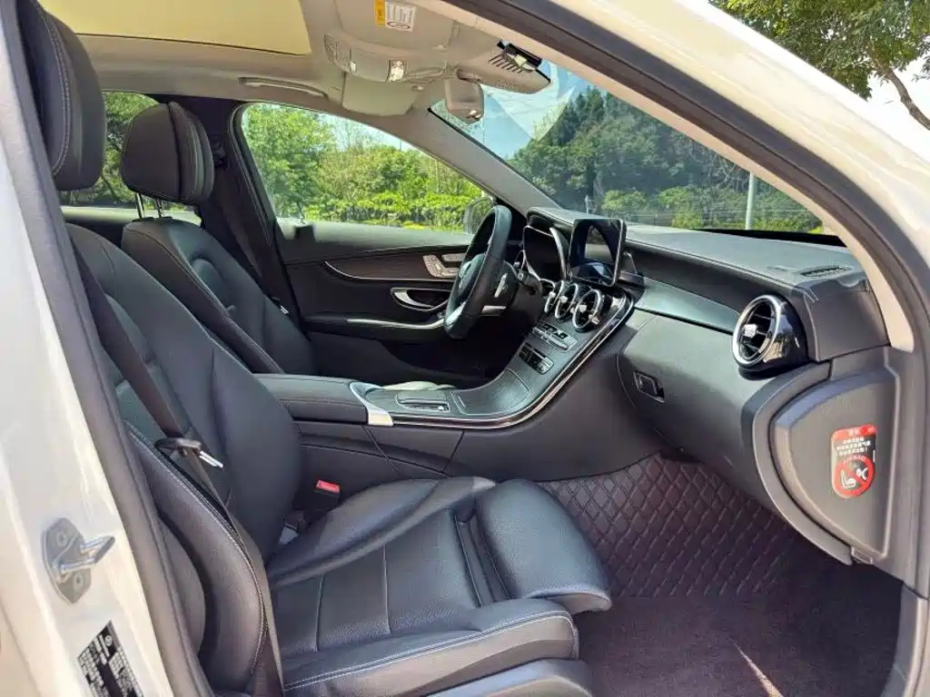 Mercedes-Benz C-Class — миниатюра 7
