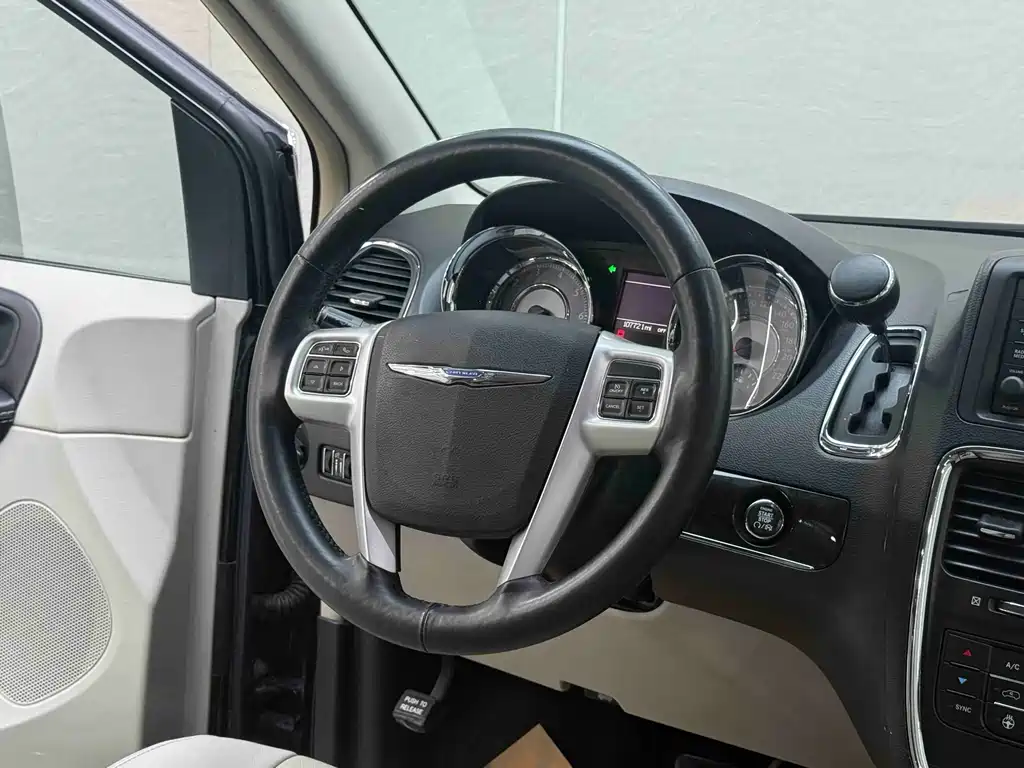 Chrysler Grand Voyager (Import) 3.6L Luxury Edition, фото 18