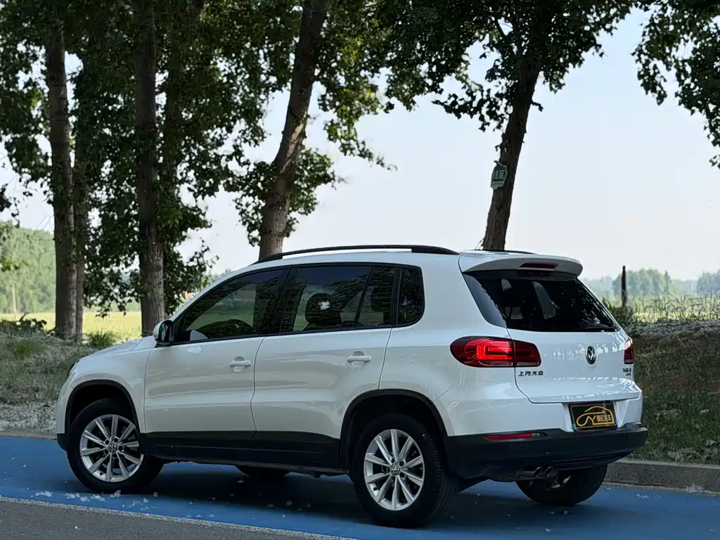 Volkswagen Tiguan - фото 4