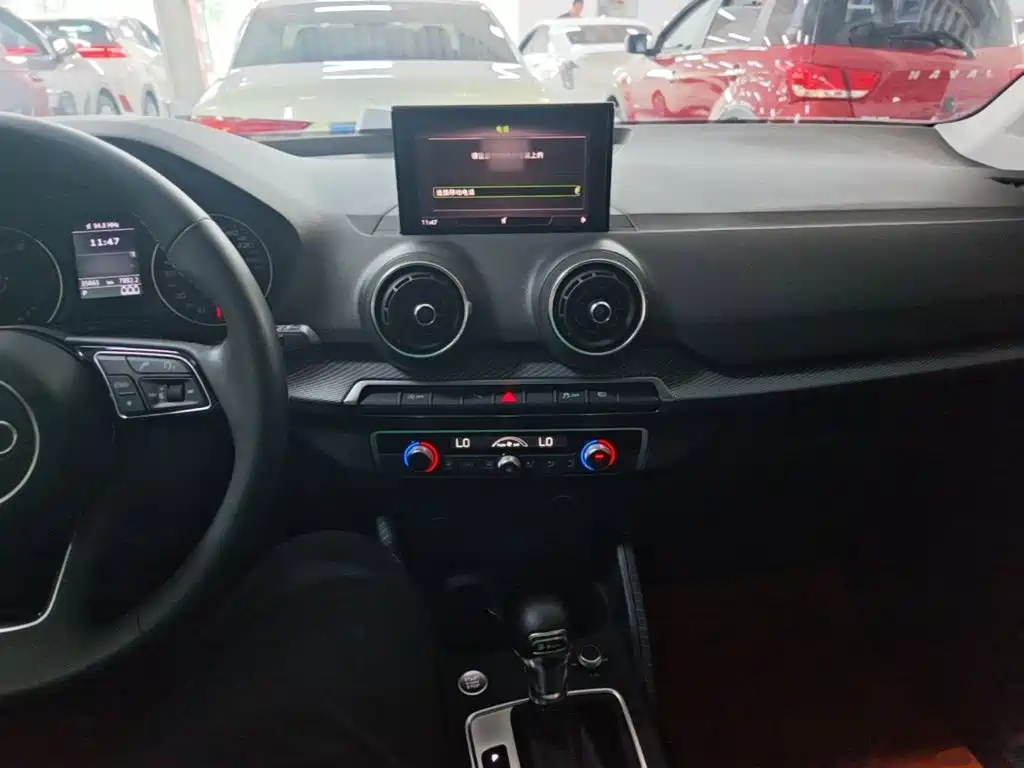 Audi Q2L — миниатюра 10
