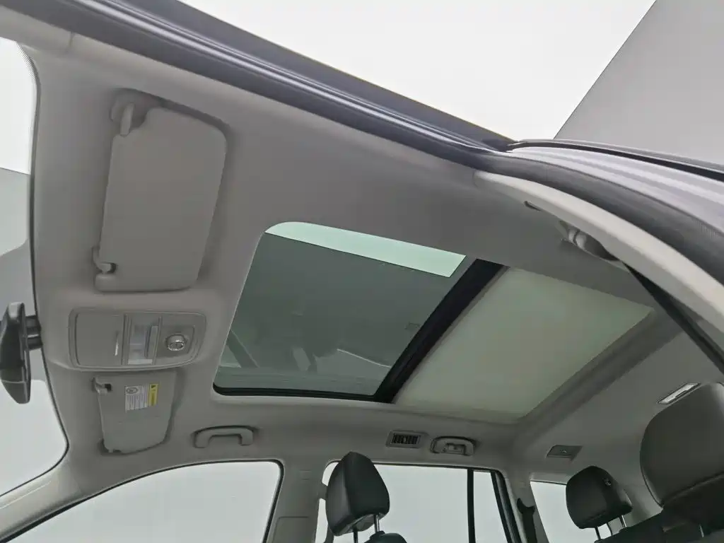 Roewe RX8 — миниатюра 14