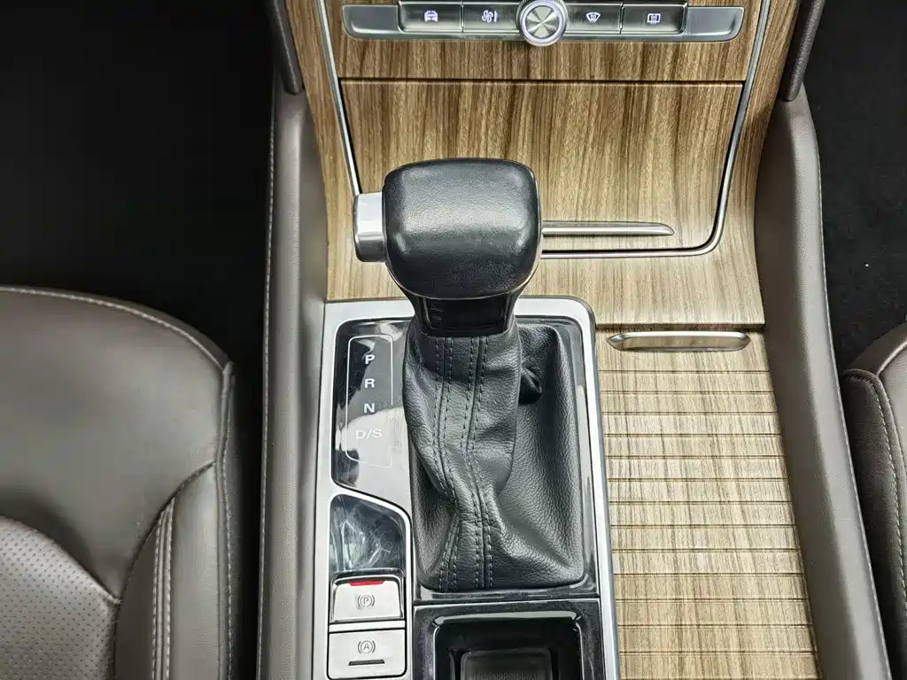 Roewe RX8 — миниатюра 13