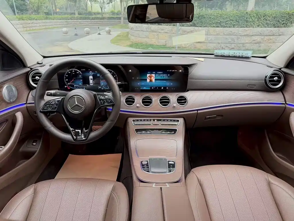 Mercedes-Benz E-Class — миниатюра 5