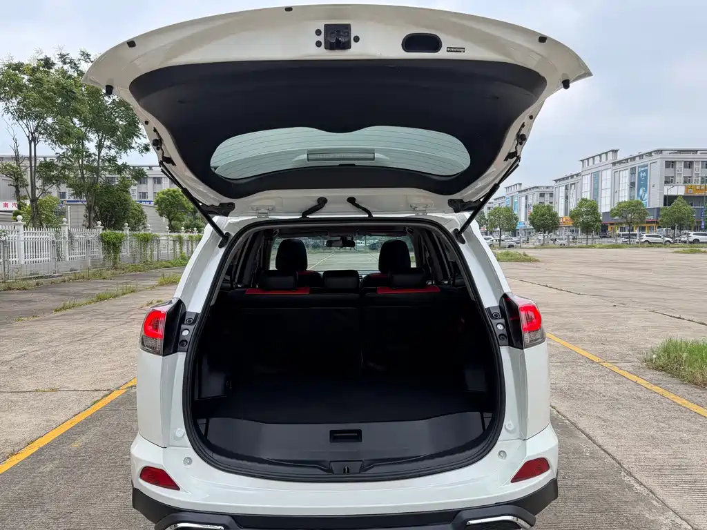 Toyota RAV4 — миниатюра 20