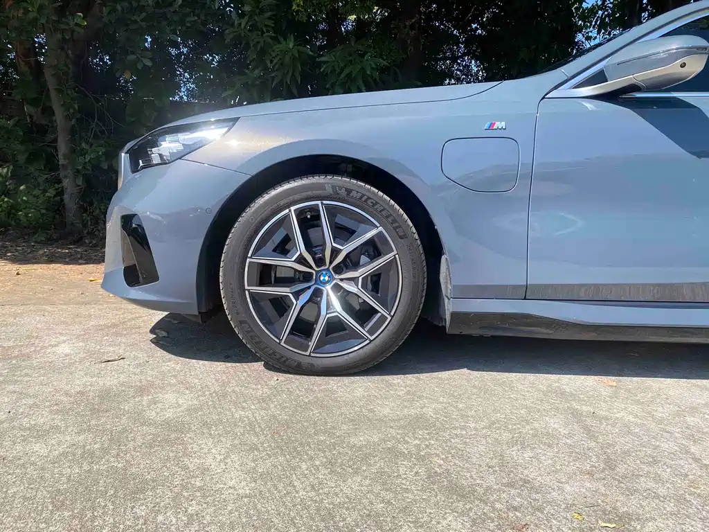 BMW i5 — миниатюра 6