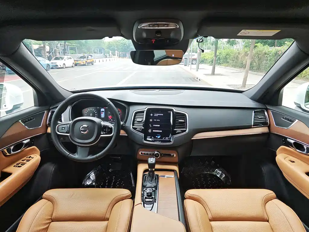 Volvo XC90 2015 T6 7 мест