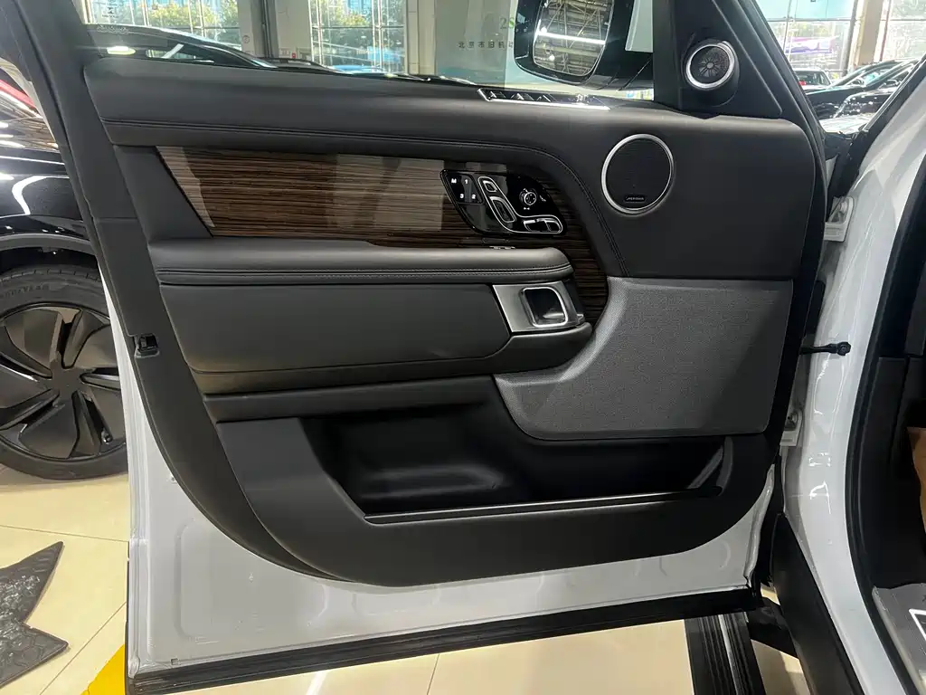 Land Rover Range Rover — миниатюра 5