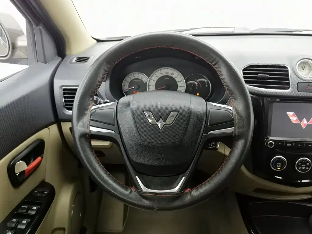 Wuling Hongguang — миниатюра 11