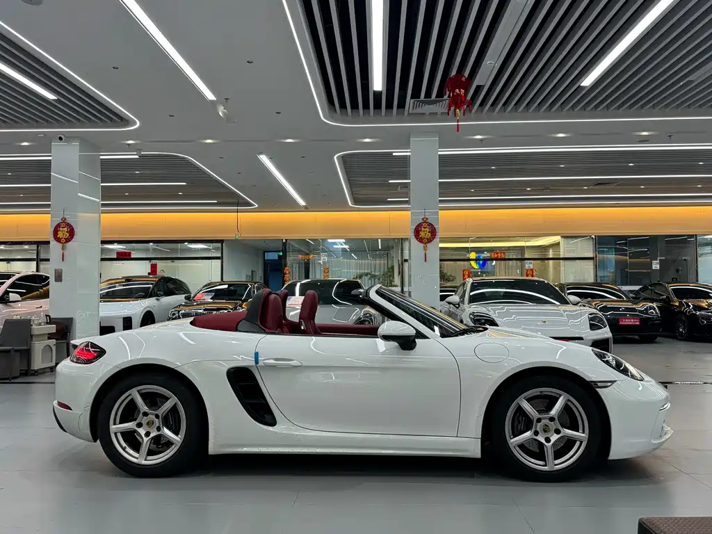 PORSCHE 718