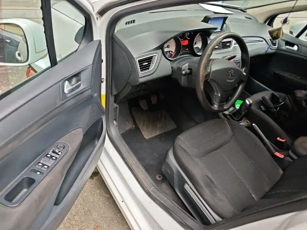 Peugeot 308 — миниатюра 16