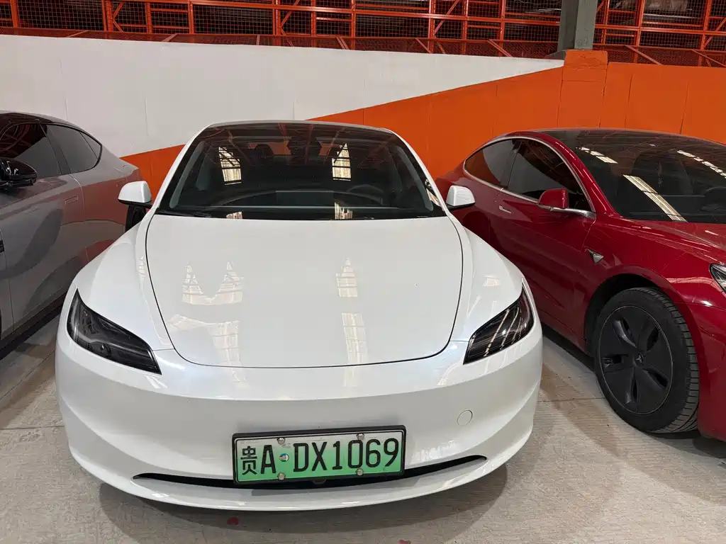Tesla Model 3 — миниатюра 2