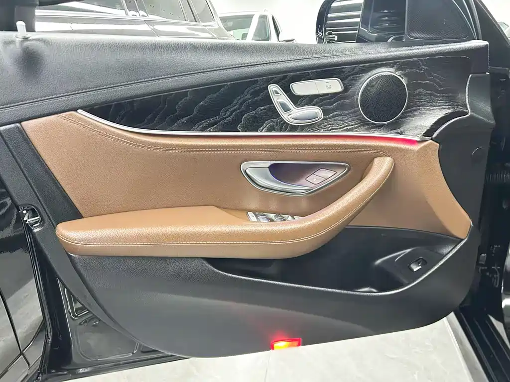 Mercedes-Benz E-Class — миниатюра 13