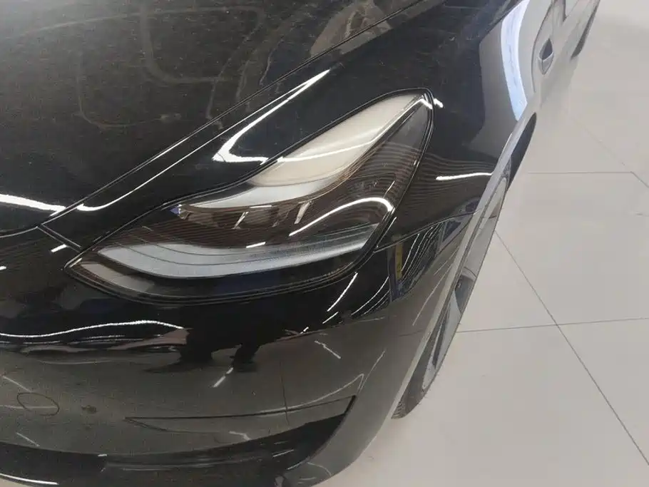 Tesla Model 3 — миниатюра 5