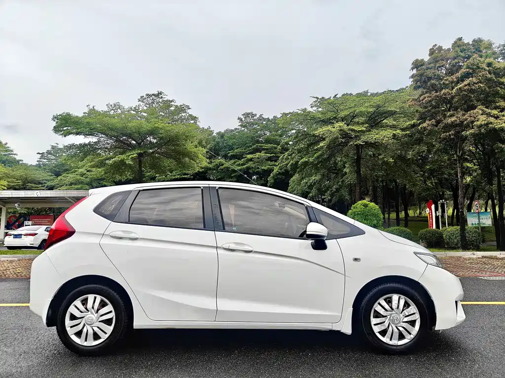 Honda Fit — миниатюра 8
