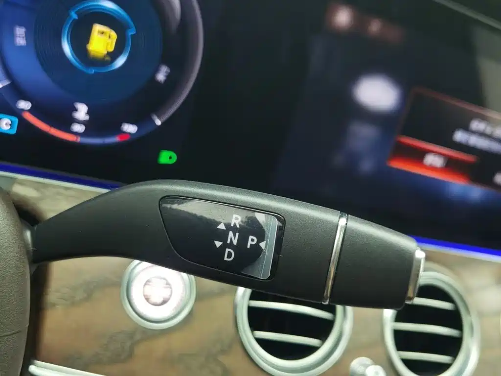 Mercedes-Benz E-Class — миниатюра 13