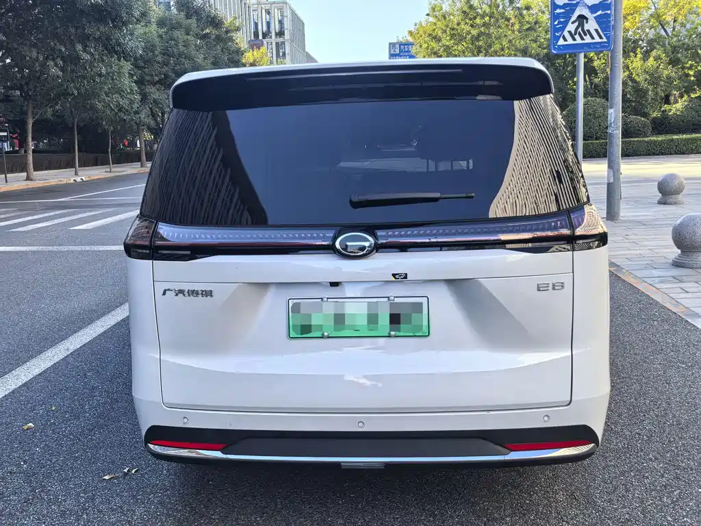 GAC Motor Trumpchi E8 PHEV — миниатюра 4