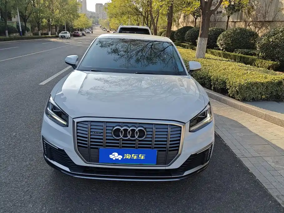 Audi Q2L e-tron — миниатюра 2