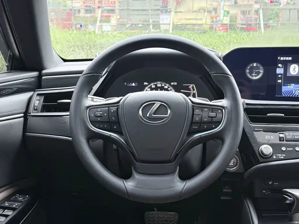 Lexus ES — миниатюра 10