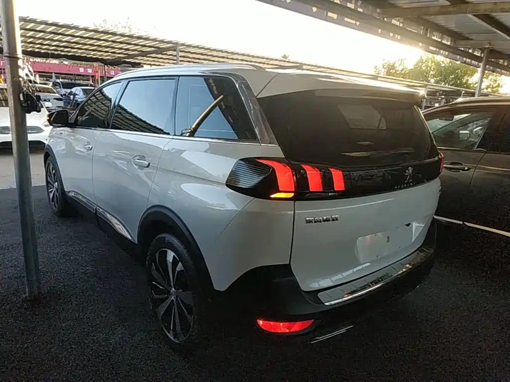 Peugeot 5008 — миниатюра 5