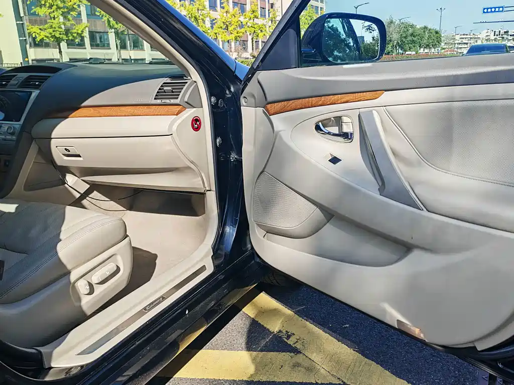 Toyota Camry — миниатюра 10