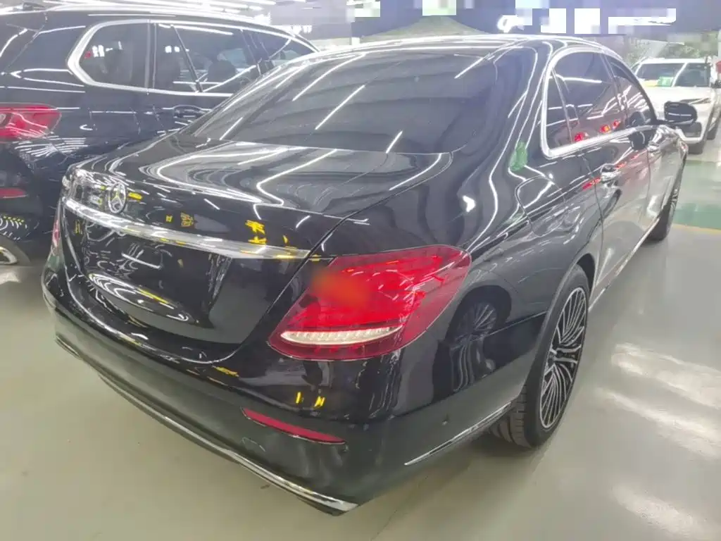 Mercedes-Benz E-Class — миниатюра 7