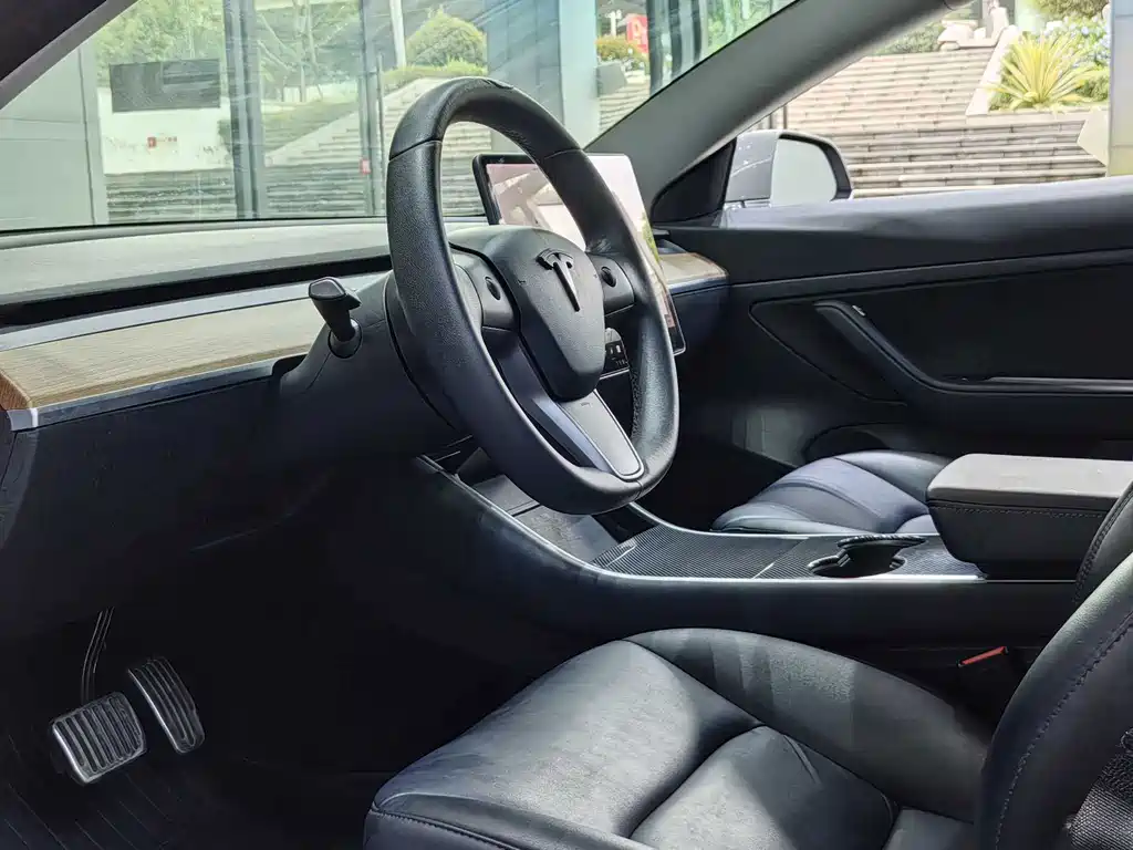 Tesla Model 3 — миниатюра 11