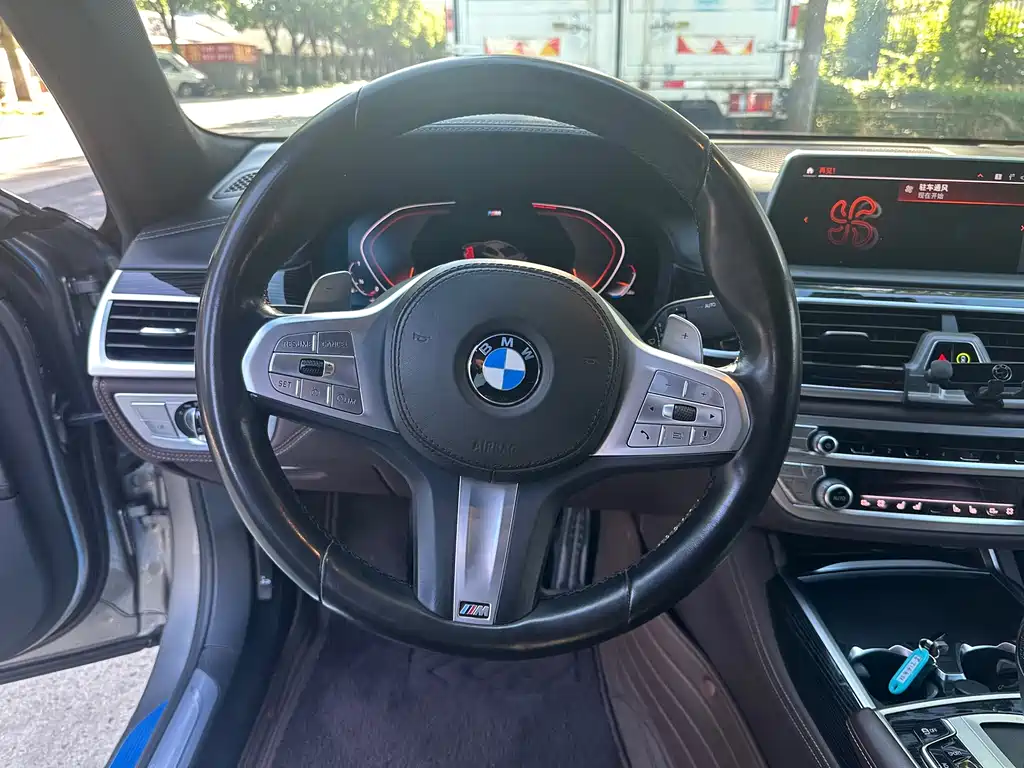 BMW 7 Series — миниатюра 8