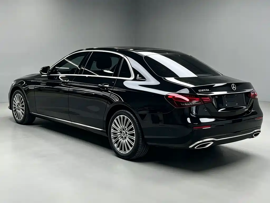 Mercedes-Benz E-Class — миниатюра 6